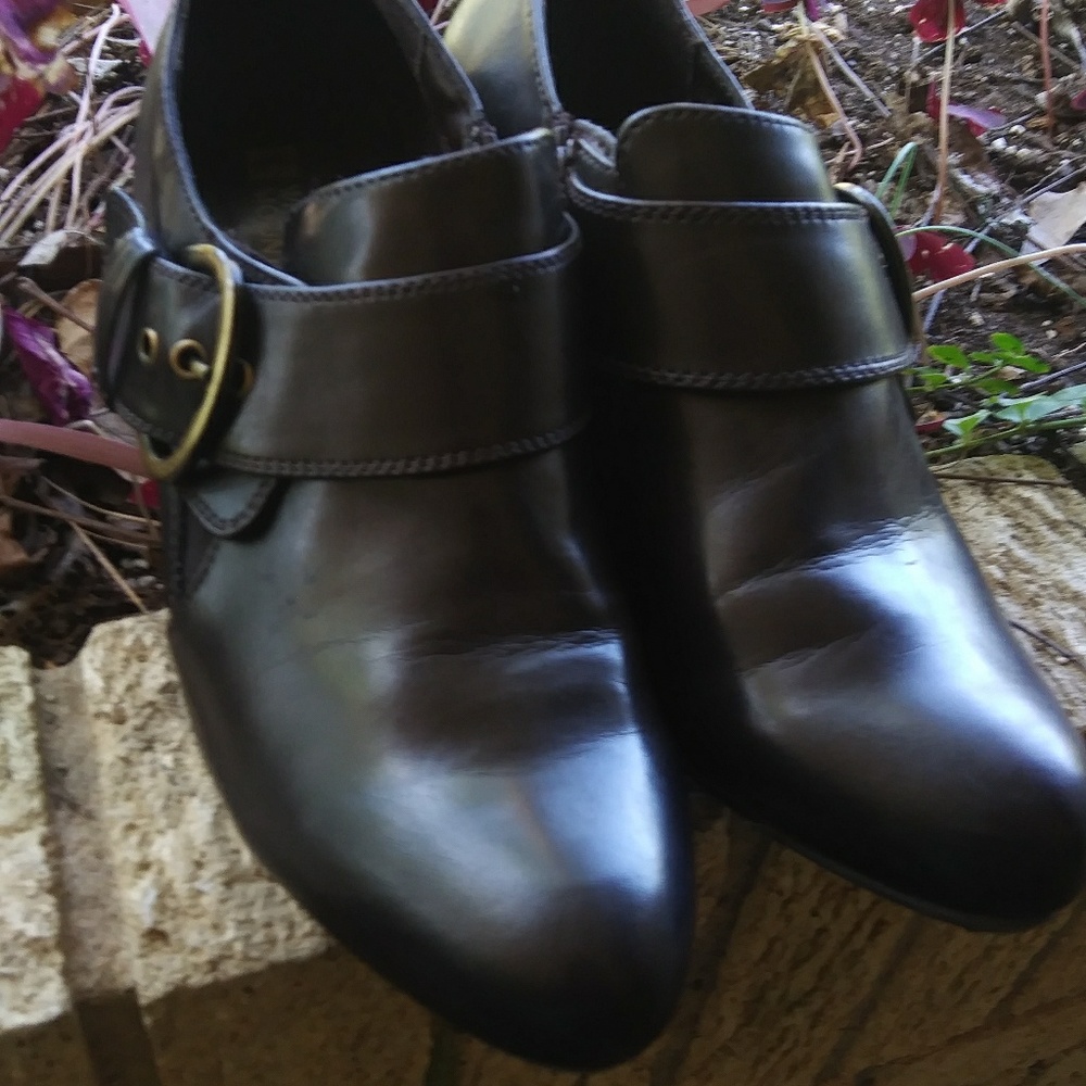 Cute Walnut Ankle Booties